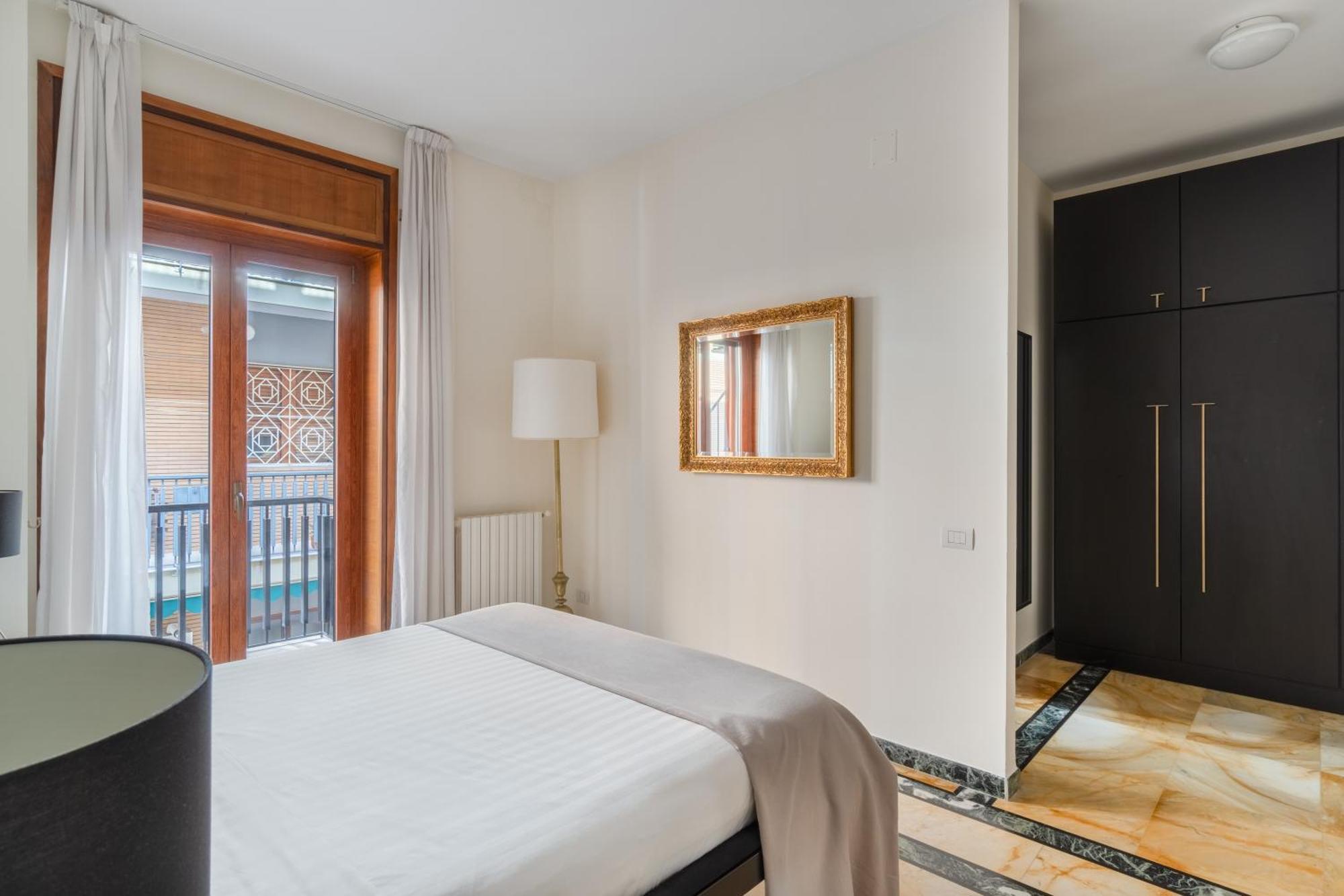 Starhost - Golden Suite Salerno Luaran gambar