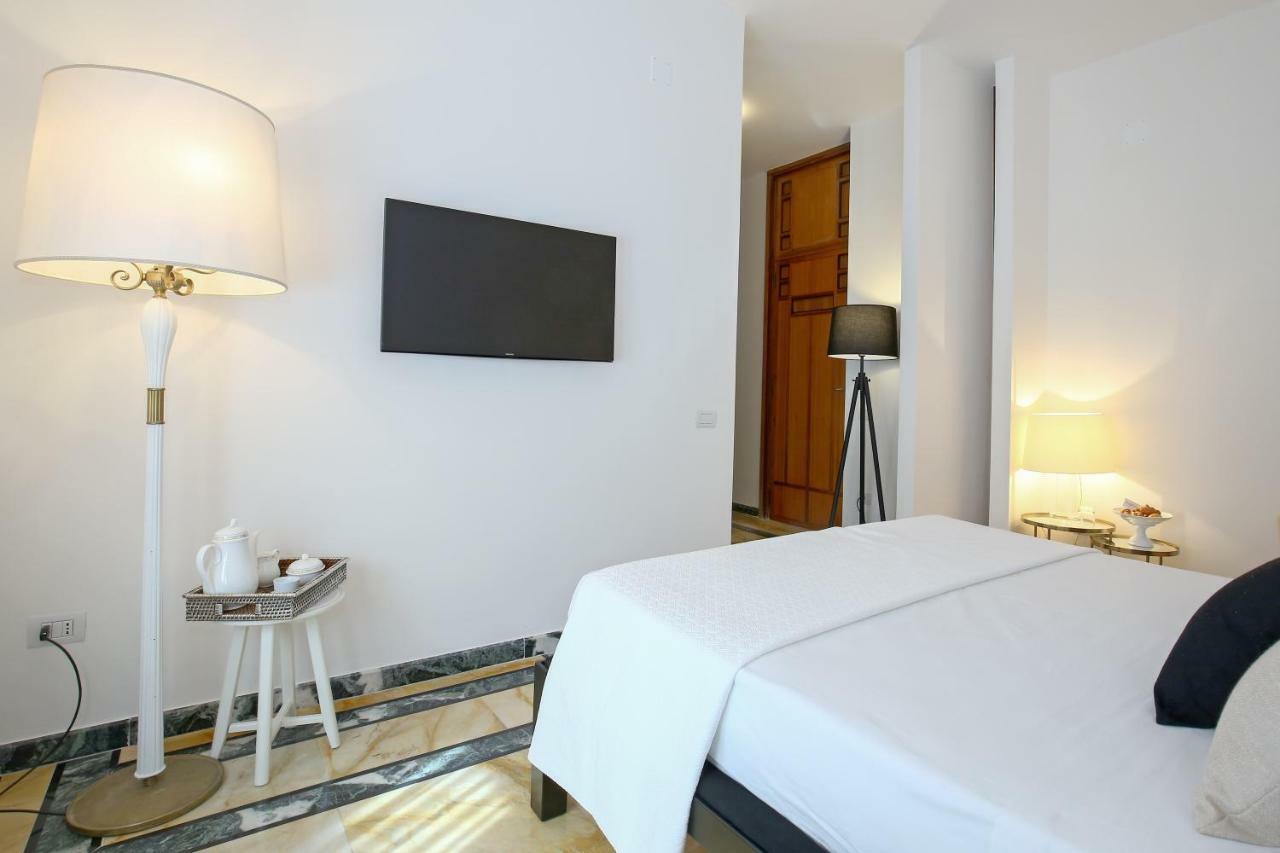 Starhost - Golden Suite Salerno Luaran gambar