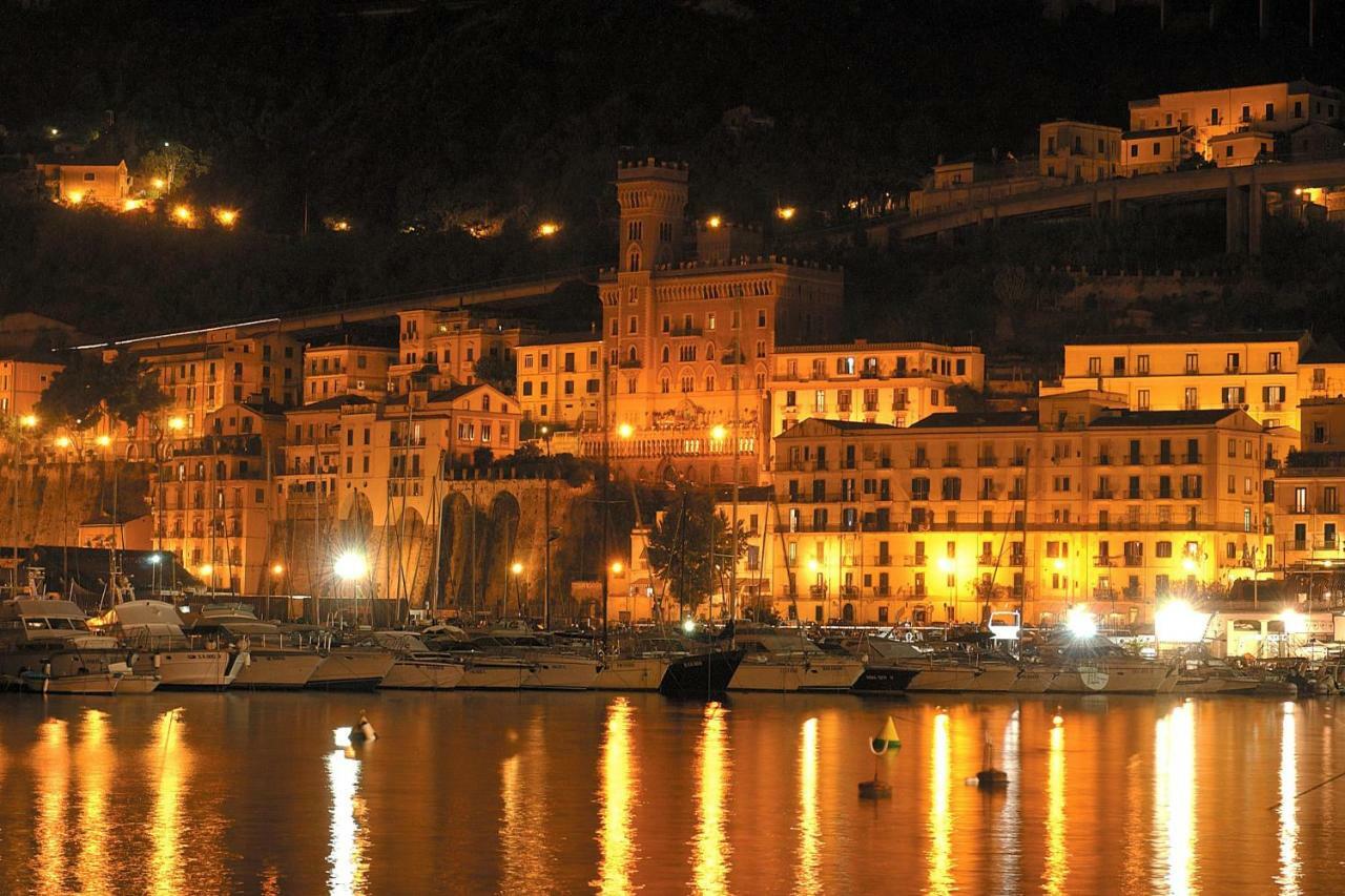 Starhost - Golden Suite Salerno Luaran gambar